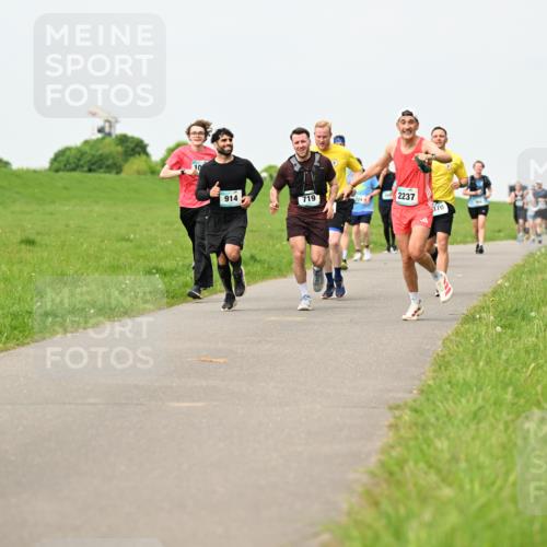 10.05.2026 - 8. Wedeler Halbmarathon Dr. Thomas Lammeyer http://msf.ph/oto/9699636 10.05.2026 11:37:48 Laufen 914, 719, 2237, 370 meine-sportfotos.de