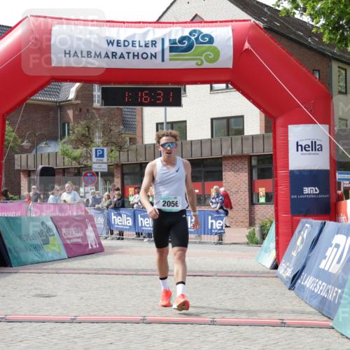 10.05.2026 - 8. Wedeler Halbmarathon Yannick Fuchs http://msf.ph/oto/9699641 10.05.2026 11:16:31 Ziel 2056 meine-sportfotos.de