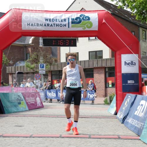 10.05.2026 - 8. Wedeler Halbmarathon Yannick Fuchs http://msf.ph/oto/9699646 10.05.2026 11:16:31 Ziel 2056 meine-sportfotos.de