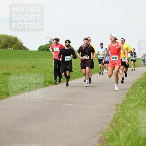 10.05.2026 - 8. Wedeler Halbmarathon Dr. Thomas Lammeyer http://msf.ph/oto/9699650 10.05.2026 11:37:49 Laufen 1023, 719, 914, 2237, 370 meine-sportfotos.de