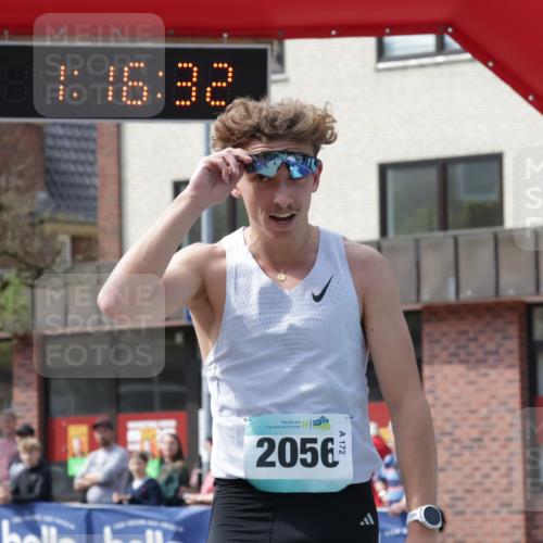 10.05.2026 - 8. Wedeler Halbmarathon Yannick Fuchs http://msf.ph/oto/9699651 10.05.2026 11:16:32 Ziel 2056 meine-sportfotos.de