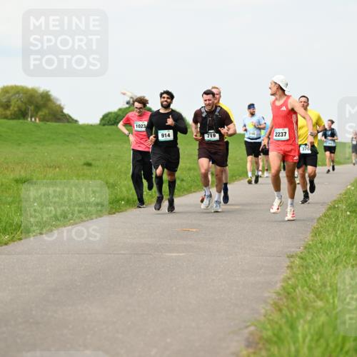 10.05.2026 - 8. Wedeler Halbmarathon Dr. Thomas Lammeyer http://msf.ph/oto/9699653 10.05.2026 11:37:50 Laufen 1023, 914, 719, 2108, 2237, 370 meine-sportfotos.de
