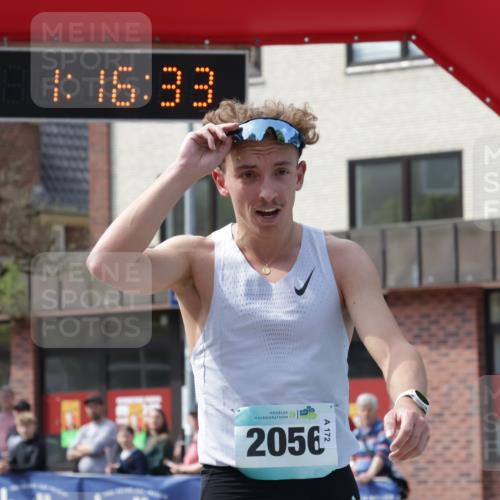 10.05.2026 - 8. Wedeler Halbmarathon Yannick Fuchs http://msf.ph/oto/9699654 10.05.2026 11:16:32 Ziel 2056 meine-sportfotos.de