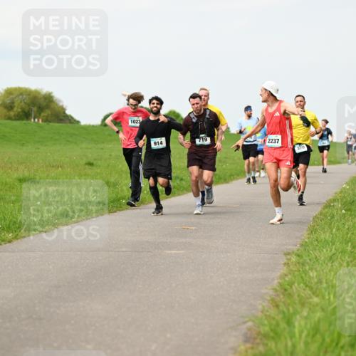 10.05.2026 - 8. Wedeler Halbmarathon Dr. Thomas Lammeyer http://msf.ph/oto/9699655 10.05.2026 11:37:50 Laufen 1023, 914, 719, 2237, 370 meine-sportfotos.de