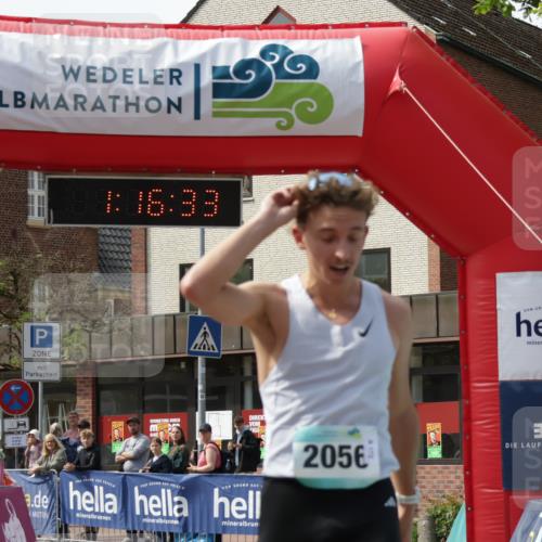 10.05.2026 - 8. Wedeler Halbmarathon Yannick Fuchs http://msf.ph/oto/9699656 10.05.2026 11:16:33 Ziel 2056 meine-sportfotos.de