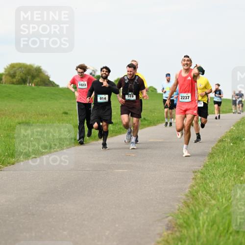 10.05.2026 - 8. Wedeler Halbmarathon Dr. Thomas Lammeyer http://msf.ph/oto/9699660 10.05.2026 11:37:50 Laufen 1023, 914, 719, 2237, 170 meine-sportfotos.de