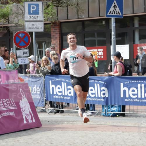 10.05.2026 - 8. Wedeler Halbmarathon Yannick Fuchs http://msf.ph/oto/9699661 10.05.2026 11:17:49 Ziel 774 meine-sportfotos.de