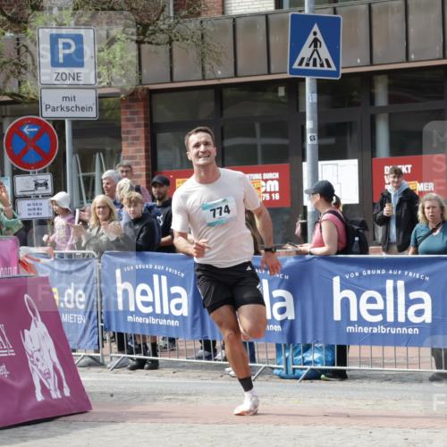 10.05.2026 - 8. Wedeler Halbmarathon Yannick Fuchs http://msf.ph/oto/9699664 10.05.2026 11:17:49 Ziel 774 meine-sportfotos.de