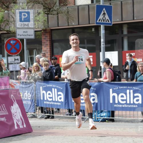 10.05.2026 - 8. Wedeler Halbmarathon Yannick Fuchs http://msf.ph/oto/9699666 10.05.2026 11:17:50 Ziel 774, 2246 meine-sportfotos.de