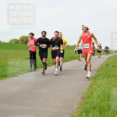 10.05.2026 - 8. Wedeler Halbmarathon Dr. Thomas Lammeyer http://msf.ph/oto/9699675 10.05.2026 11:37:52 Laufen 1023, 2237, 719 meine-sportfotos.de
