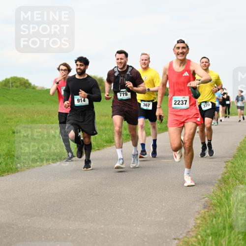 10.05.2026 - 8. Wedeler Halbmarathon Dr. Thomas Lammeyer http://msf.ph/oto/9699682 10.05.2026 11:37:53 Laufen 719, 914, 367, 2237, 370 meine-sportfotos.de