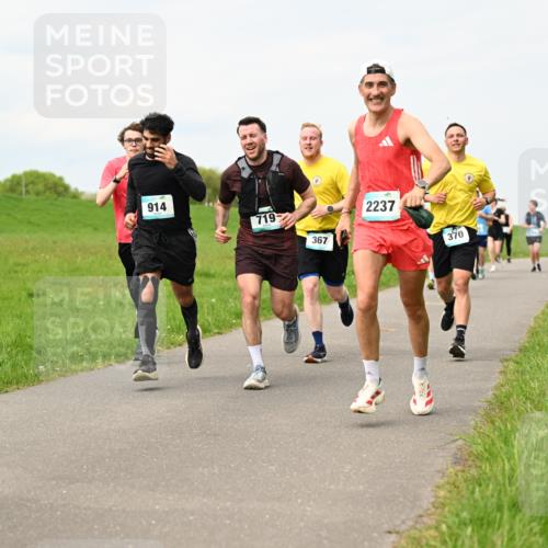 10.05.2026 - 8. Wedeler Halbmarathon Dr. Thomas Lammeyer http://msf.ph/oto/9699686 10.05.2026 11:37:53 Laufen 914, 719, 367, 2237, 370 meine-sportfotos.de