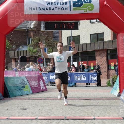 10.05.2026 - 8. Wedeler Halbmarathon Yannick Fuchs http://msf.ph/oto/9699688 10.05.2026 11:17:51 Ziel 774, 2246 meine-sportfotos.de