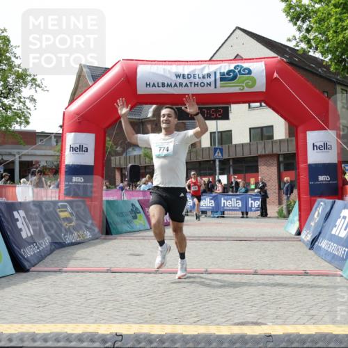 10.05.2026 - 8. Wedeler Halbmarathon Yannick Fuchs http://msf.ph/oto/9699702 10.05.2026 11:17:52 Ziel 774, 2246 meine-sportfotos.de