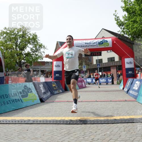 10.05.2026 - 8. Wedeler Halbmarathon Yannick Fuchs http://msf.ph/oto/9699709 10.05.2026 11:17:53 Ziel 774, 2246 meine-sportfotos.de