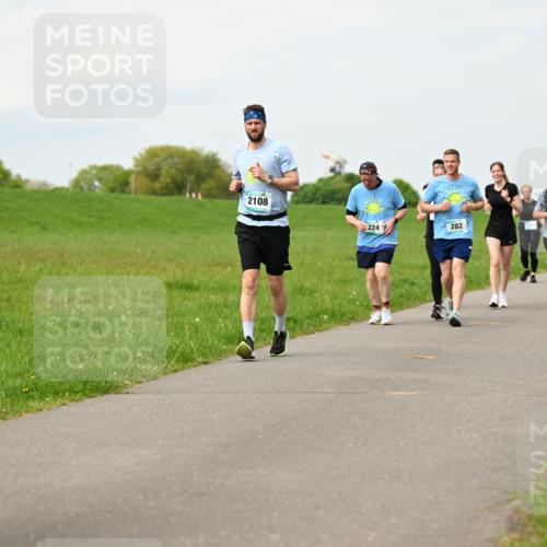 10.05.2026 - 8. Wedeler Halbmarathon Dr. Thomas Lammeyer http://msf.ph/oto/9699721 10.05.2026 11:37:58 Laufen 2108, 2241, 282, 664 meine-sportfotos.de