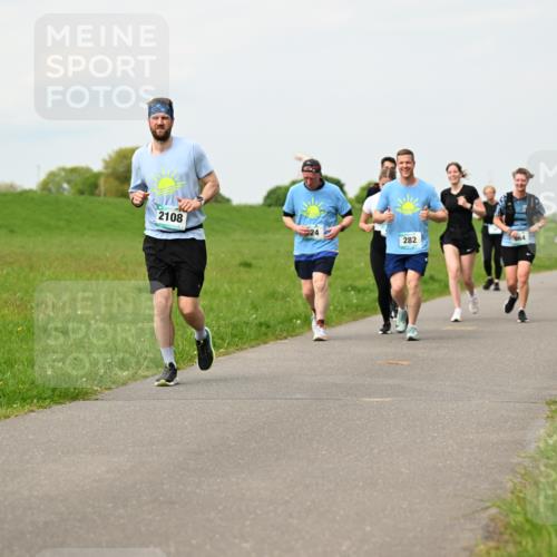 10.05.2026 - 8. Wedeler Halbmarathon Dr. Thomas Lammeyer http://msf.ph/oto/9699736 10.05.2026 11:37:59 Laufen 2108, 664, 282 meine-sportfotos.de