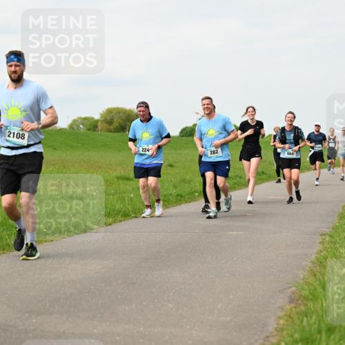 10.05.2026 - 8. Wedeler Halbmarathon Dr. Thomas Lammeyer http://msf.ph/oto/9699755 10.05.2026 11:38:01 Laufen 2108, 224, 2186, 282, 664 meine-sportfotos.de