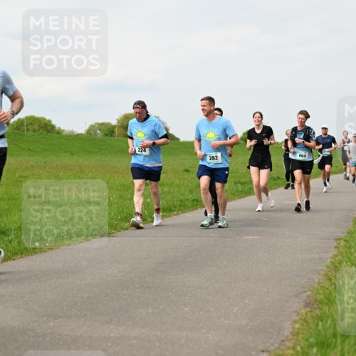 10.05.2026 - 8. Wedeler Halbmarathon Dr. Thomas Lammeyer http://msf.ph/oto/9699761 10.05.2026 11:38:01 Laufen 2108, 224, 282, 664, 2186, 2216 meine-sportfotos.de