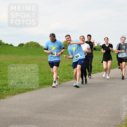 10.05.2026 - 8. Wedeler Halbmarathon Dr. Thomas Lammeyer http://msf.ph/oto/9699772 10.05.2026 11:38:03 Laufen 224, 282, 664, 2186, 2210 meine-sportfotos.de