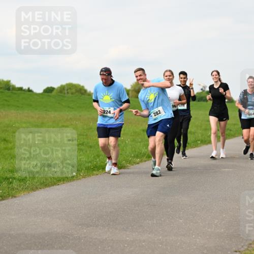 10.05.2026 - 8. Wedeler Halbmarathon Dr. Thomas Lammeyer http://msf.ph/oto/9699773 10.05.2026 11:38:03 Laufen 224, 282, 666, 664, 2106 meine-sportfotos.de