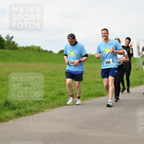 10.05.2026 - 8. Wedeler Halbmarathon Dr. Thomas Lammeyer http://msf.ph/oto/9699782 10.05.2026 11:38:03 Laufen 282, 596, 664 meine-sportfotos.de