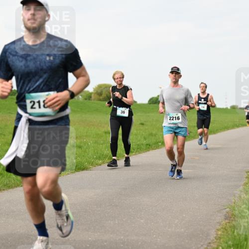 10.05.2026 - 8. Wedeler Halbmarathon Dr. Thomas Lammeyer http://msf.ph/oto/9699827 10.05.2026 11:38:08 Laufen 2216 meine-sportfotos.de