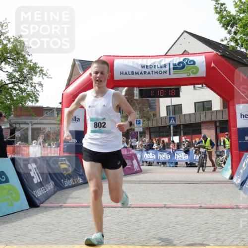 10.05.2026 - 8. Wedeler Halbmarathon Yannick Fuchs http://msf.ph/oto/9699829 10.05.2026 11:18:17 Ziel 802, 2083 meine-sportfotos.de