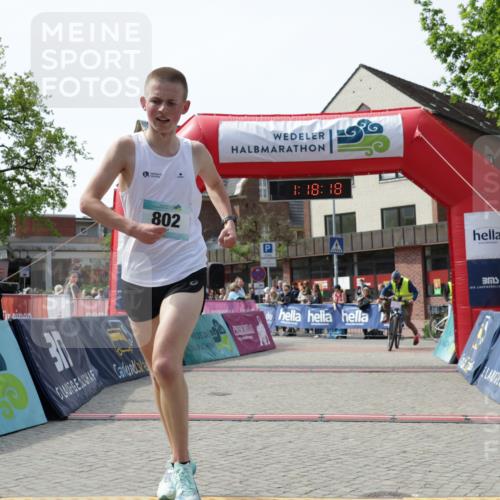 10.05.2026 - 8. Wedeler Halbmarathon Yannick Fuchs http://msf.ph/oto/9699831 10.05.2026 11:18:18 Ziel 802, 2083 meine-sportfotos.de