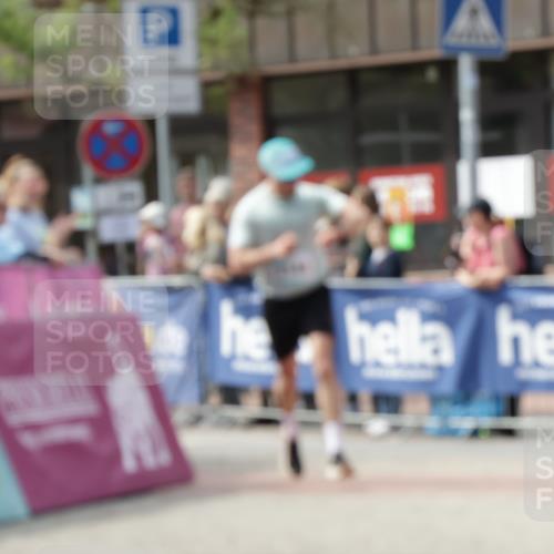 10.05.2026 - 8. Wedeler Halbmarathon Yannick Fuchs http://msf.ph/oto/9699840 10.05.2026 11:18:45 Ziel 2144 meine-sportfotos.de
