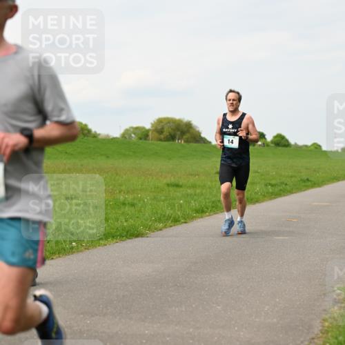 10.05.2026 - 8. Wedeler Halbmarathon Dr. Thomas Lammeyer http://msf.ph/oto/9699845 10.05.2026 11:38:10 Laufen 2216 meine-sportfotos.de
