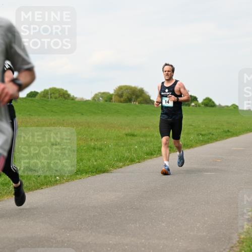 10.05.2026 - 8. Wedeler Halbmarathon Dr. Thomas Lammeyer http://msf.ph/oto/9699847 10.05.2026 11:38:10 Laufen 2216 meine-sportfotos.de