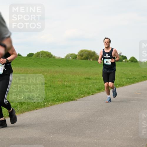 10.05.2026 - 8. Wedeler Halbmarathon Dr. Thomas Lammeyer http://msf.ph/oto/9699849 10.05.2026 11:38:11 Laufen  meine-sportfotos.de