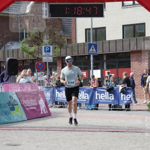 10.05.2026 - 8. Wedeler Halbmarathon Yannick Fuchs http://msf.ph/oto/9699855 10.05.2026 11:18:46 Ziel 2144 meine-sportfotos.de