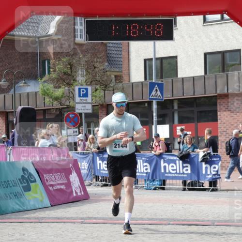 10.05.2026 - 8. Wedeler Halbmarathon Yannick Fuchs http://msf.ph/oto/9699868 10.05.2026 11:18:47 Ziel 2144 meine-sportfotos.de
