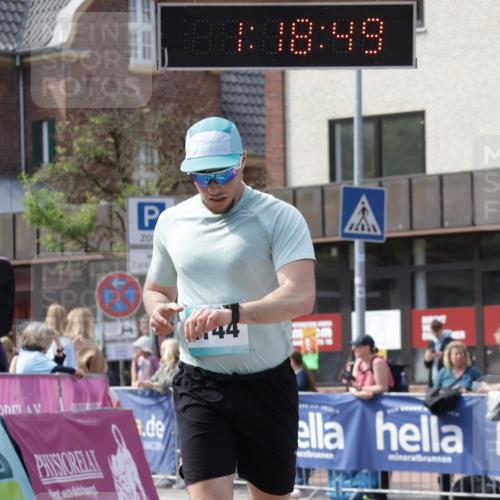 10.05.2026 - 8. Wedeler Halbmarathon Yannick Fuchs http://msf.ph/oto/9699875 10.05.2026 11:18:48 Ziel 2144 meine-sportfotos.de
