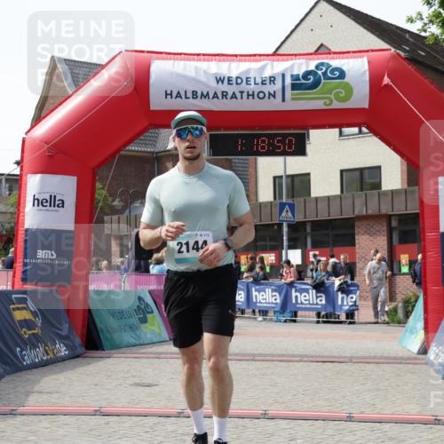 10.05.2026 - 8. Wedeler Halbmarathon Yannick Fuchs http://msf.ph/oto/9699881 10.05.2026 11:18:49 Ziel 2144 meine-sportfotos.de