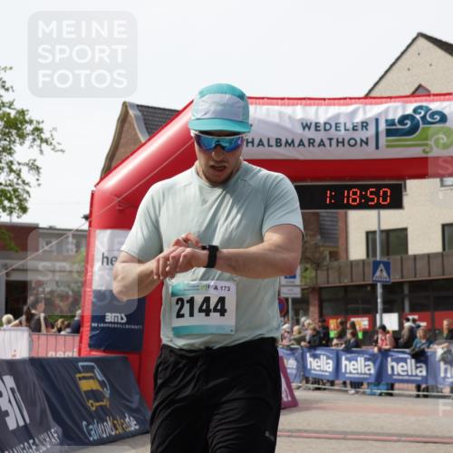 10.05.2026 - 8. Wedeler Halbmarathon Yannick Fuchs http://msf.ph/oto/9699886 10.05.2026 11:18:50 Ziel 2144 meine-sportfotos.de