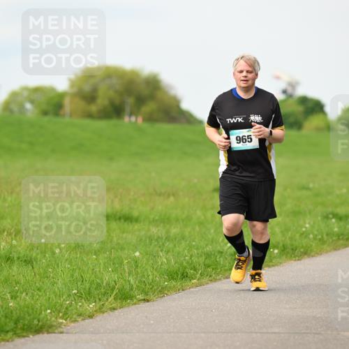 10.05.2026 - 8. Wedeler Halbmarathon Dr. Thomas Lammeyer http://msf.ph/oto/9699897 10.05.2026 11:38:21 Laufen 965, 604 meine-sportfotos.de