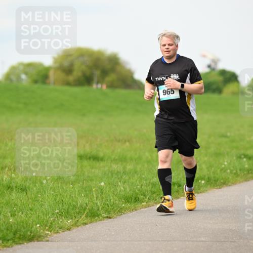 10.05.2026 - 8. Wedeler Halbmarathon Dr. Thomas Lammeyer http://msf.ph/oto/9699898 10.05.2026 11:38:21 Laufen 965, 604 meine-sportfotos.de