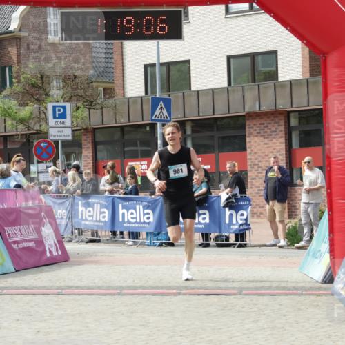 10.05.2026 - 8. Wedeler Halbmarathon Yannick Fuchs http://msf.ph/oto/9699899 10.05.2026 11:19:06 Ziel 961 meine-sportfotos.de