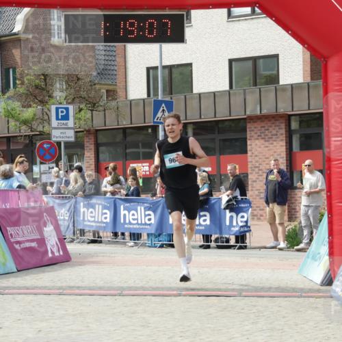 10.05.2026 - 8. Wedeler Halbmarathon Yannick Fuchs http://msf.ph/oto/9699901 10.05.2026 11:19:06 Ziel 961 meine-sportfotos.de
