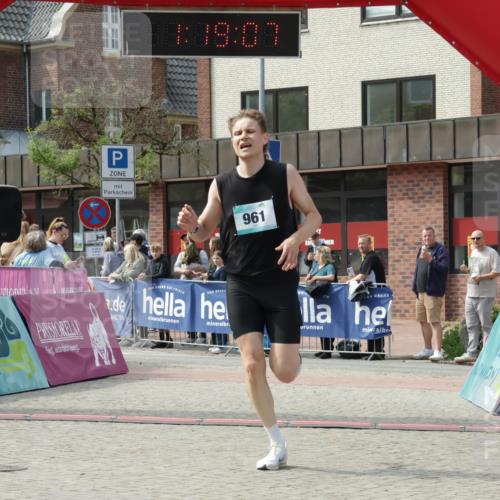 10.05.2026 - 8. Wedeler Halbmarathon Yannick Fuchs http://msf.ph/oto/9699913 10.05.2026 11:19:07 Ziel 961 meine-sportfotos.de