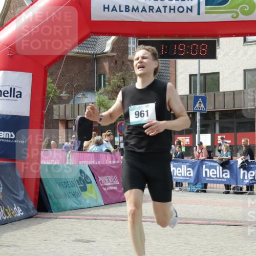 10.05.2026 - 8. Wedeler Halbmarathon Yannick Fuchs http://msf.ph/oto/9699923 10.05.2026 11:19:08 Ziel 961 meine-sportfotos.de