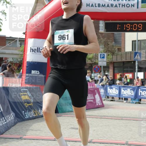 10.05.2026 - 8. Wedeler Halbmarathon Yannick Fuchs http://msf.ph/oto/9699931 10.05.2026 11:19:08 Ziel 961 meine-sportfotos.de