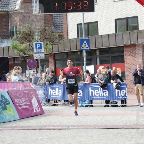 10.05.2026 - 8. Wedeler Halbmarathon Yannick Fuchs http://msf.ph/oto/9699939 10.05.2026 11:19:33 Ziel 2082 meine-sportfotos.de