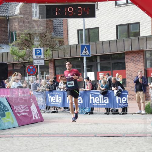 10.05.2026 - 8. Wedeler Halbmarathon Yannick Fuchs http://msf.ph/oto/9699942 10.05.2026 11:19:33 Ziel 2082 meine-sportfotos.de