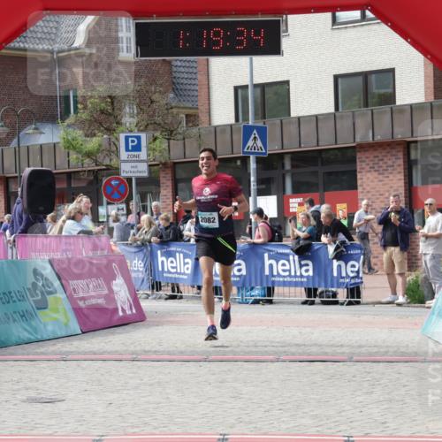 10.05.2026 - 8. Wedeler Halbmarathon Yannick Fuchs http://msf.ph/oto/9699948 10.05.2026 11:19:34 Ziel 2082 meine-sportfotos.de