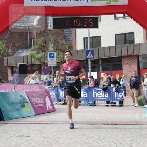 10.05.2026 - 8. Wedeler Halbmarathon Yannick Fuchs http://msf.ph/oto/9699962 10.05.2026 11:19:35 Ziel 2082 meine-sportfotos.de