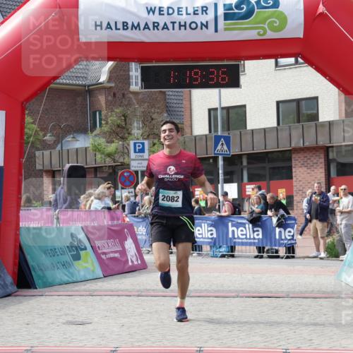 10.05.2026 - 8. Wedeler Halbmarathon Yannick Fuchs http://msf.ph/oto/9699970 10.05.2026 11:19:35 Ziel 2082 meine-sportfotos.de